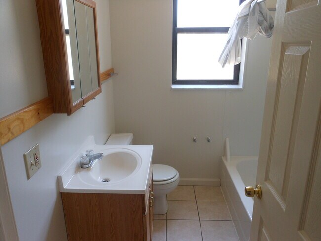 Building Photo - 6253 Cates Ave