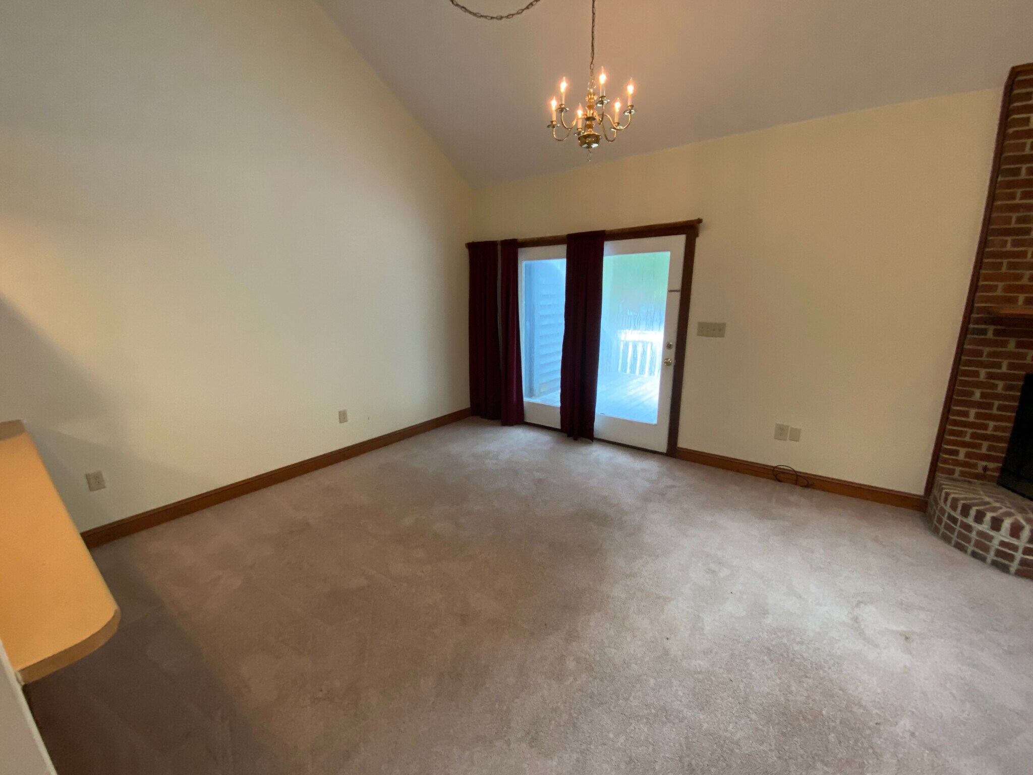 Building Photo - Room in House on Grove Ave