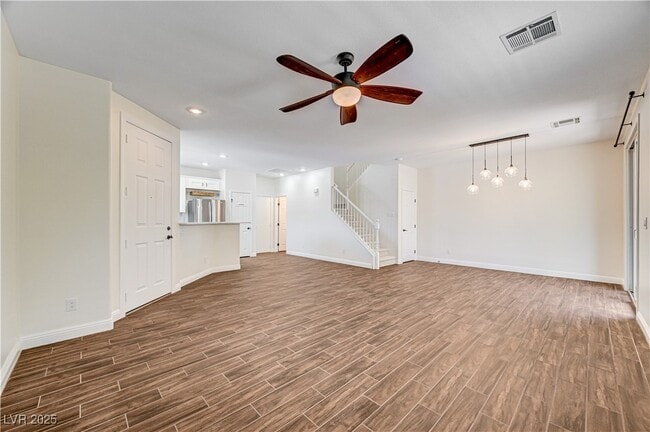 Building Photo - 25 Lone Cove Ct