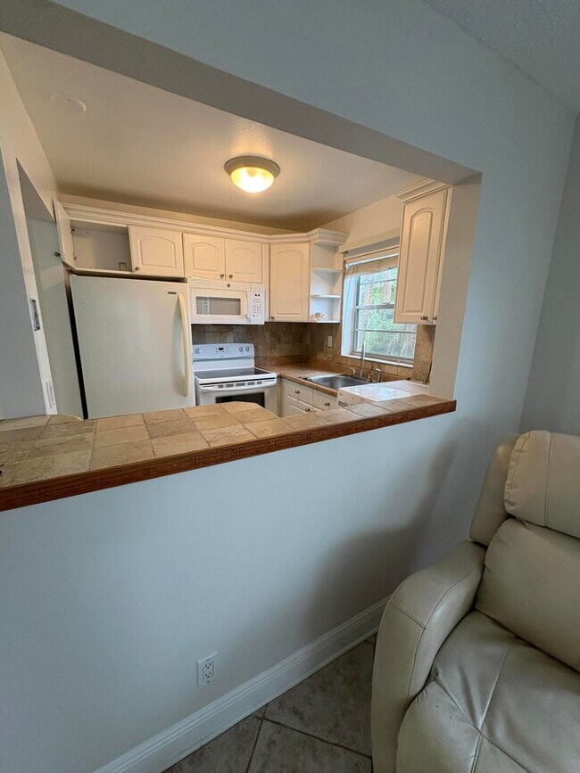 Building Photo - 48 Bedford B