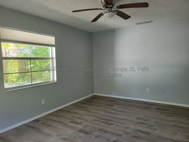 Building Photo - 917 Lake Palms Dr