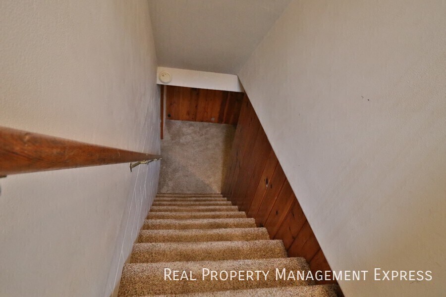 Building Photo - 4 Bedroom, 2 Bath Home in Sioux Falls