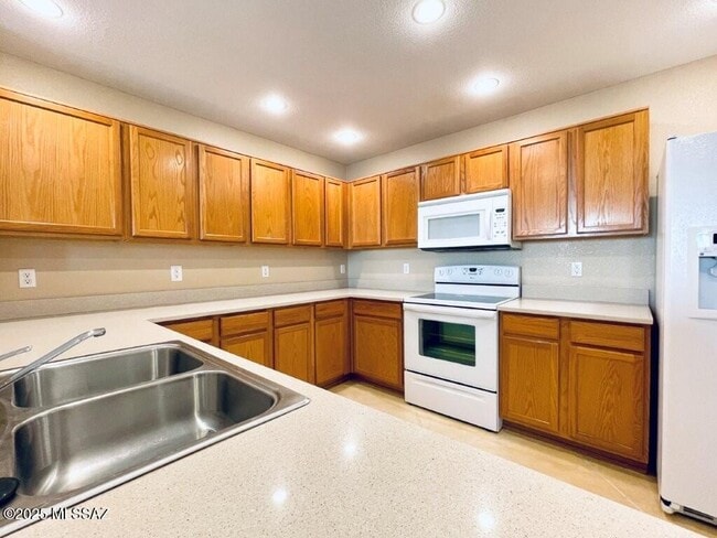 Building Photo - 2736 N Neruda Ln