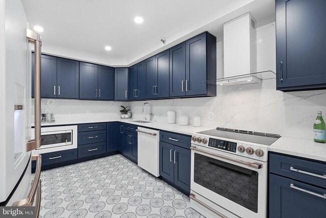 Building Photo - 4550 N Park Ave