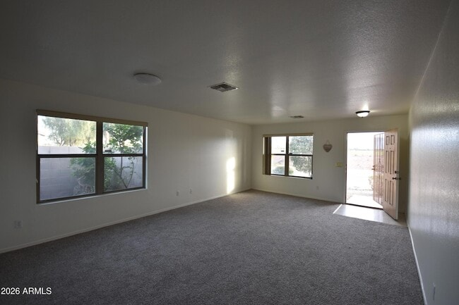 Building Photo - 2404 W Roeser Rd