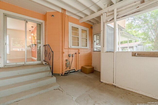 Building Photo - 416 Alexander Hamilton Dr