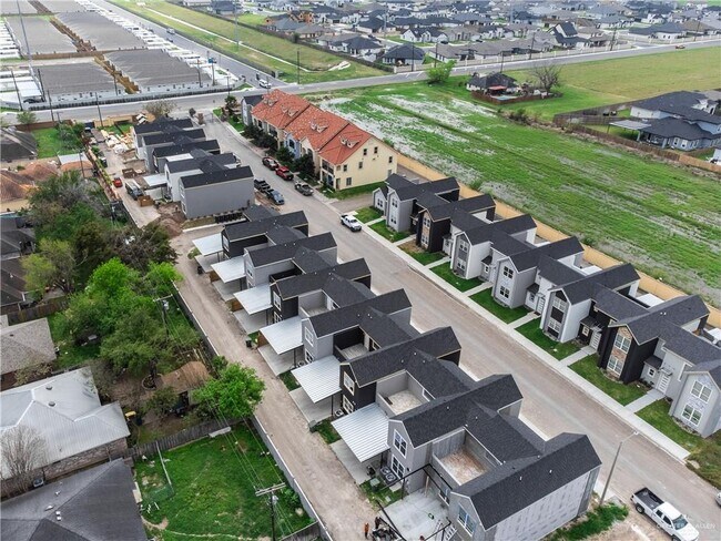 Building Photo - 15 N Crown Ln