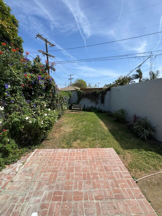 Building Photo - 1156 Van Buren Ave