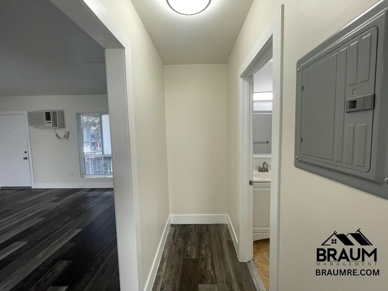 Building Photo - 5611 Fulcher Ave