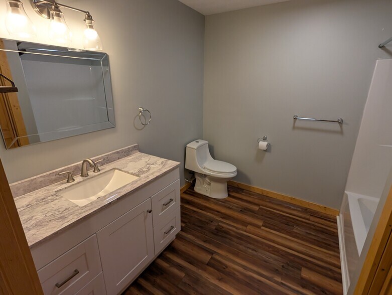 Building Photo - 2420 Sylvan Glen Way