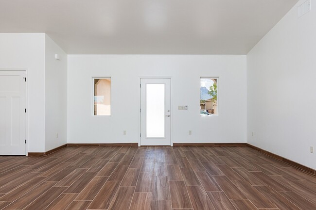 Building Photo - 4507 Mesa Central Dr
