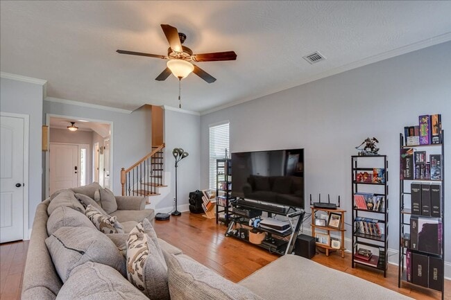 Building Photo - 4 bed, 2.5 bath home on corner lot with 2 car garage and fenced in back yard