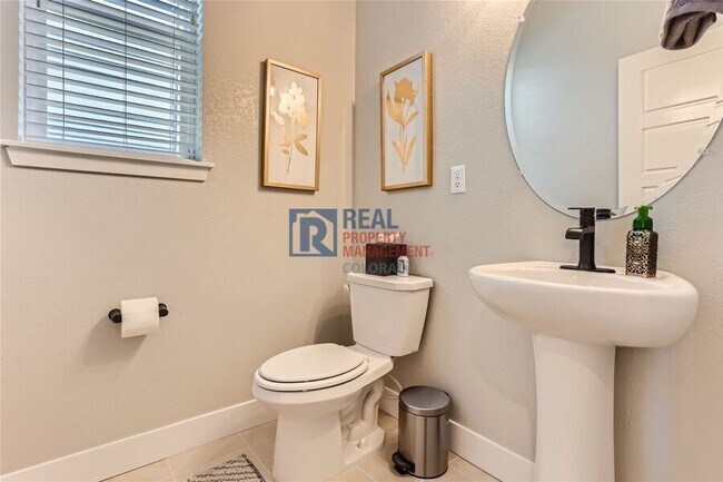 Building Photo - 8375 Holman St