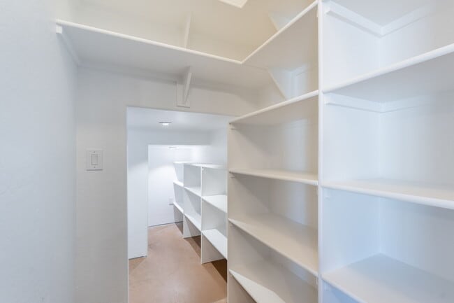 Building Photo - 4500 E Del Rio St