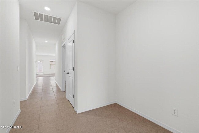 Building Photo - 8129 S 63rd Dr