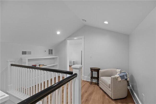 Building Photo - 561A Bristol Ferry Rd