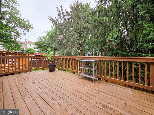 Building Photo - 6605 Rockleigh Way