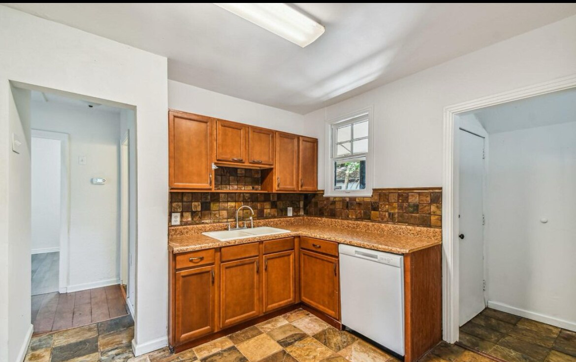 Building Photo - 1176 Dancy St