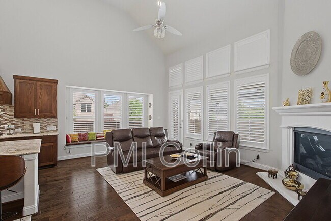 Building Photo - 8701 Fairway Ln