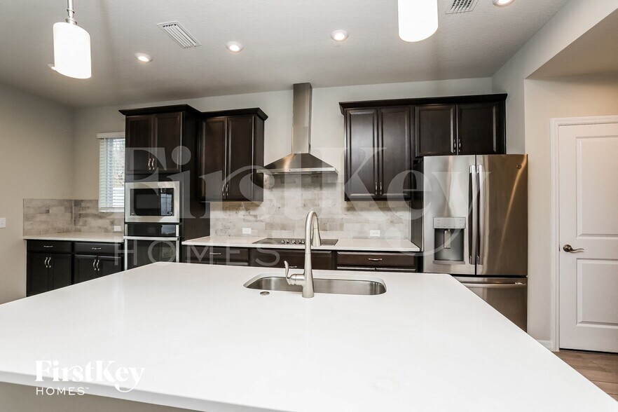 Building Photo - 2898 Gipper Cir