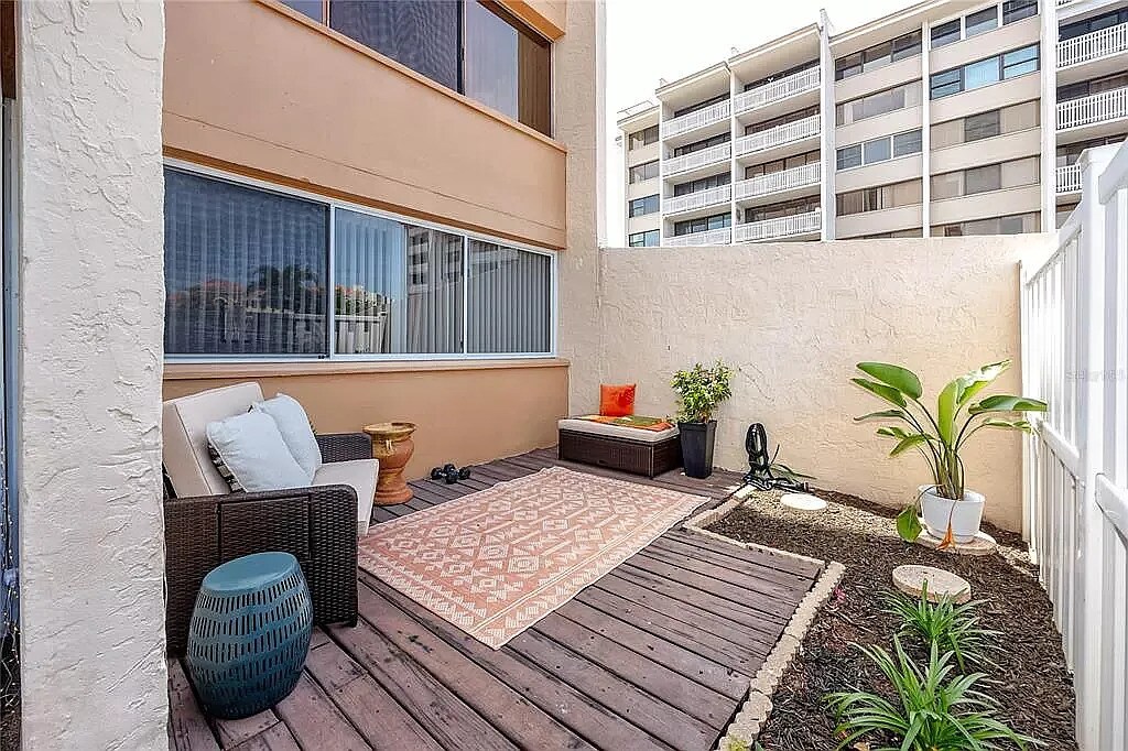 First Deck / Second Garden - 500 Treasure Island Cswy
