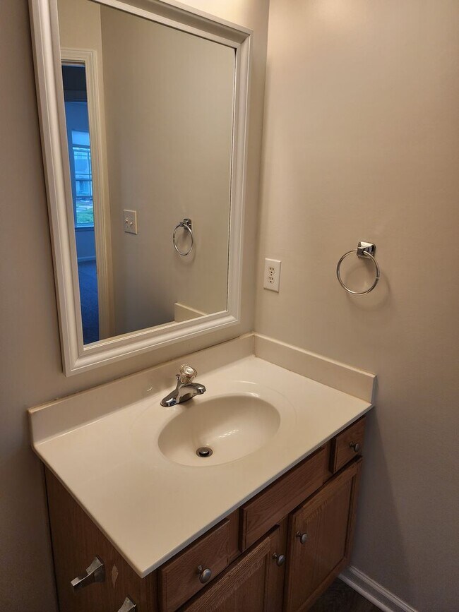 Building Photo - Four bedroom townhome in Caldwell Station
