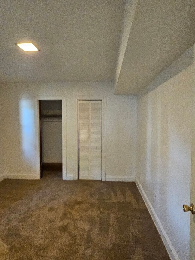 Building Photo - 348 Virginian Dr unit A