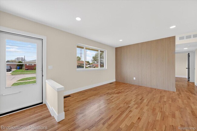 Building Photo - 30428 Iroquois Dr
