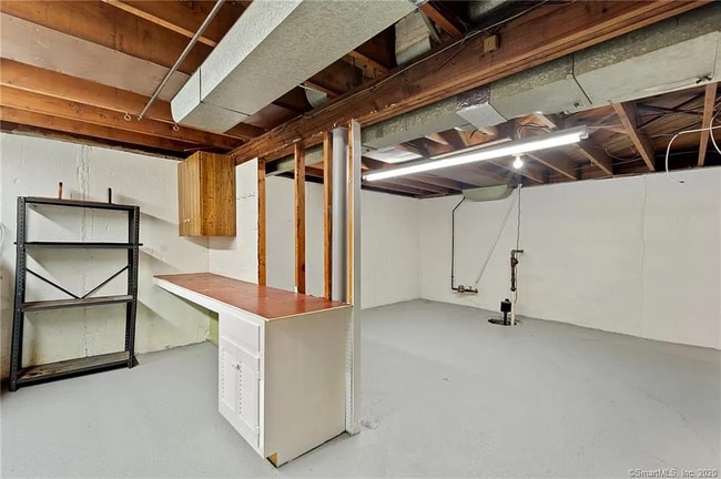 Building Photo - 73 Wepawaug Dr