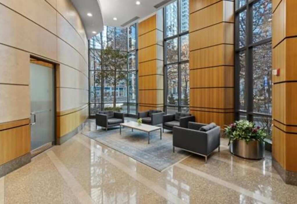Building Photo - 400 N La Salle Dr