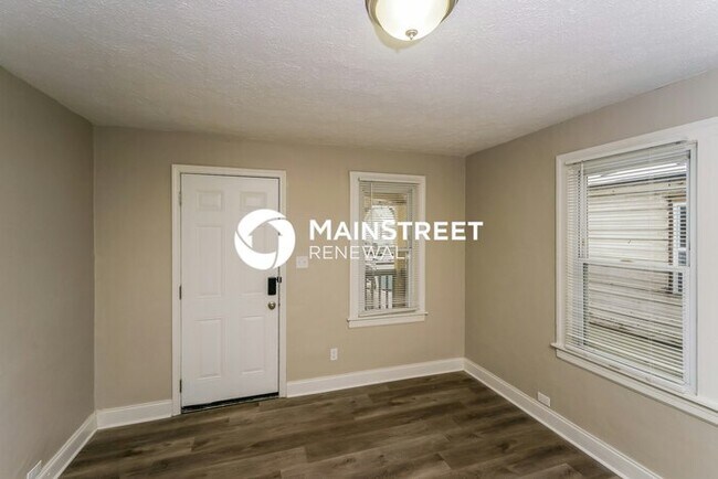 Building Photo - 3 Bedroom Pet-Friendly Home in Louisville, KY with Main Street Renewal