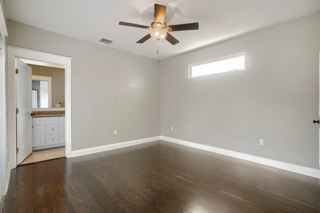 Building Photo - 213 W Frierson Ave