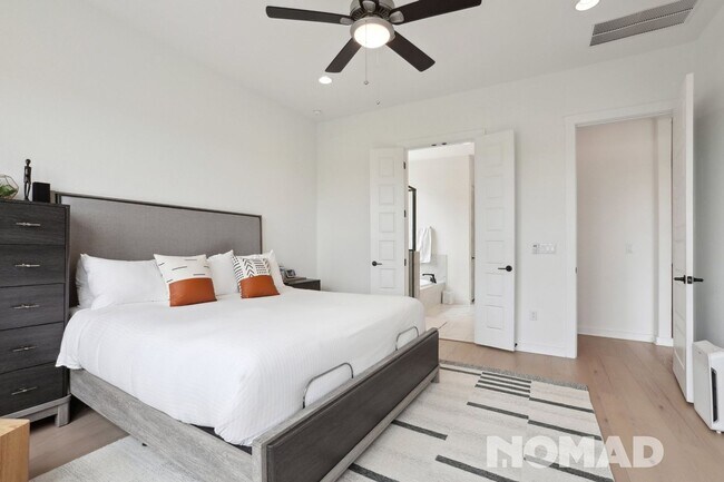 Building Photo - Spacious 5BR House in Buda
