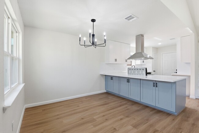 Building Photo - 7310 Sonnet Glen Ln