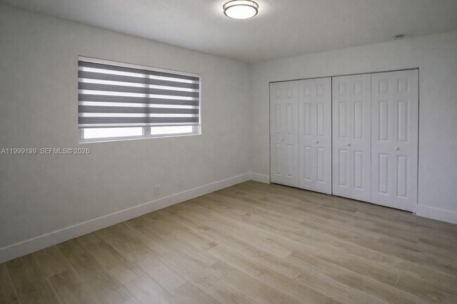 Building Photo - 530 SE 2nd Ave