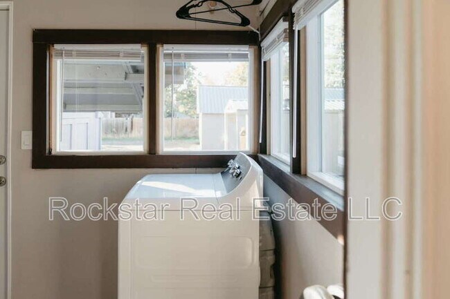 Building Photo - 1307 W Cleveland Ave