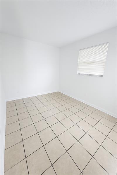 Building Photo - 1151 NE 17th Ct