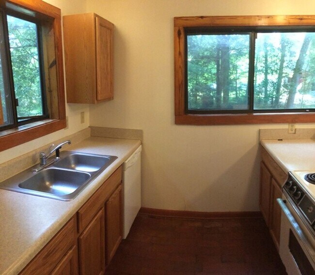 Building Photo - 106 Pleasant Dr