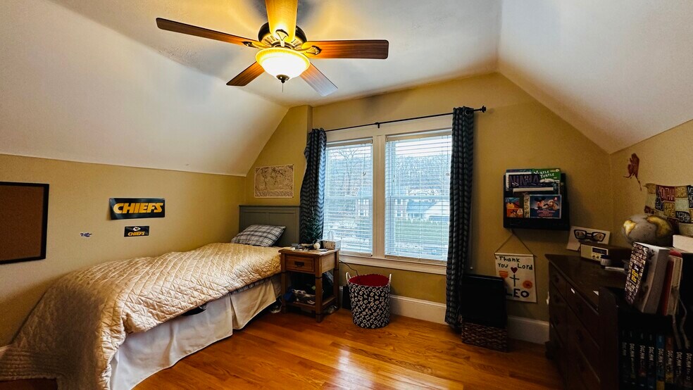 Building Photo - 139 Stetson St