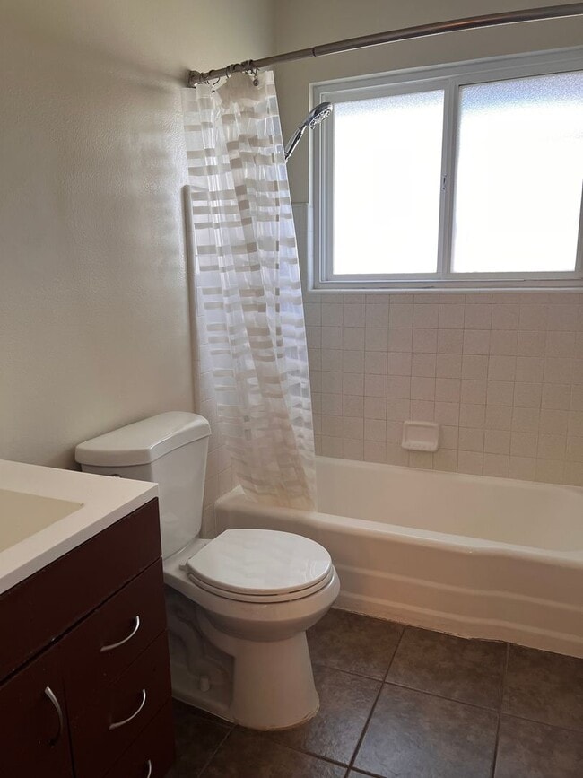 Building Photo - 56-0404