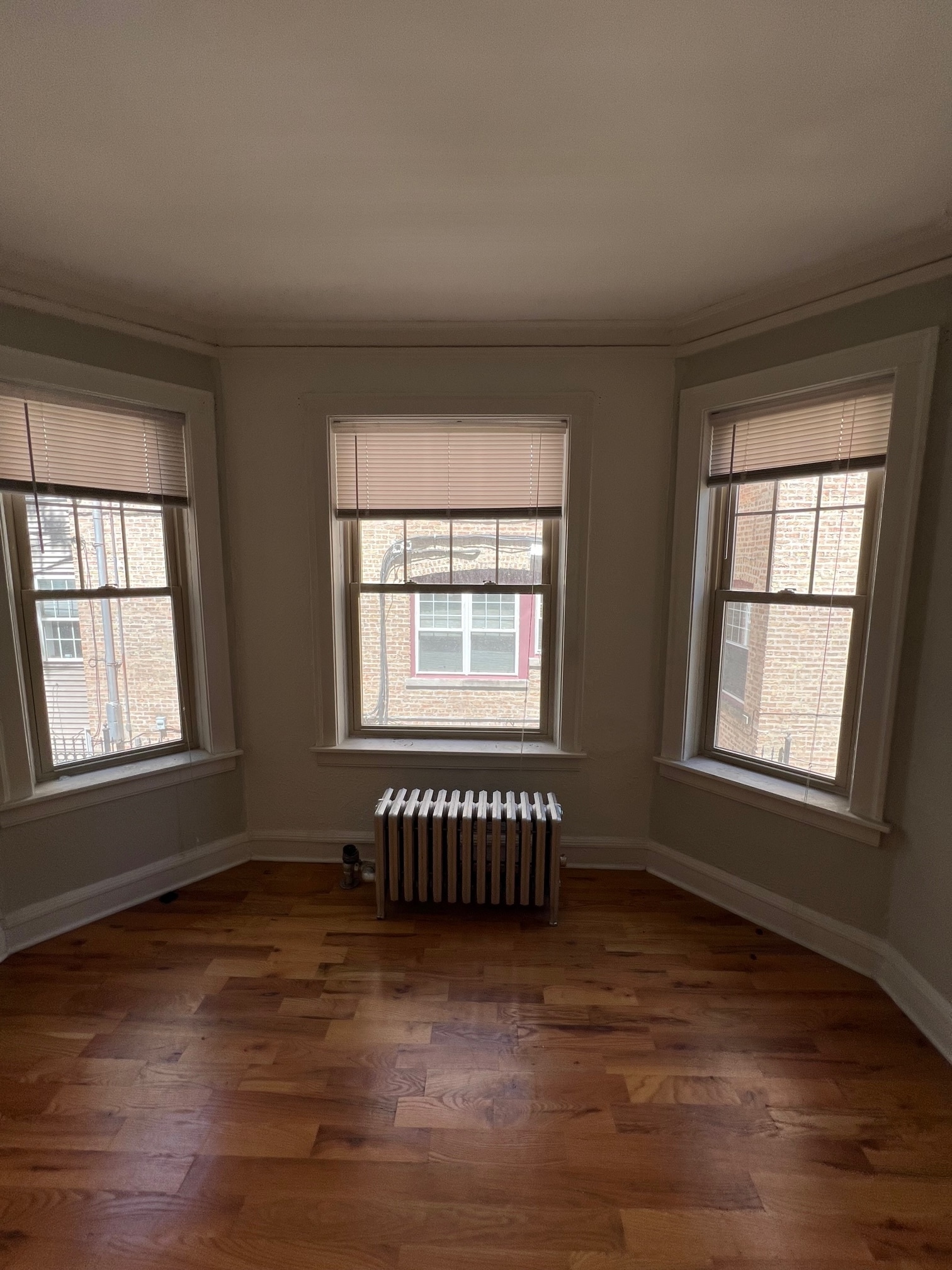 Building Photo - 5042 N Wolcott Ave