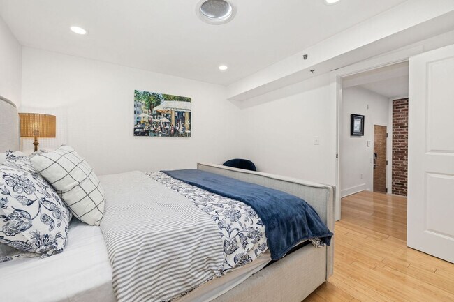 Building Photo - 339 N West Ave