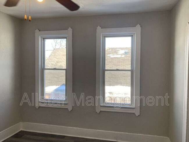 Building Photo - 3521 W 58th St