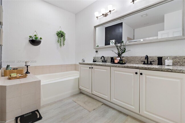 Building Photo - 5343 SW 40th Ave