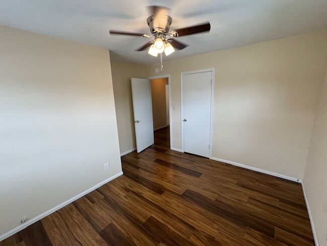 Building Photo - Beautiful 3 bedroom 2 bath HOME . . .  Clo...