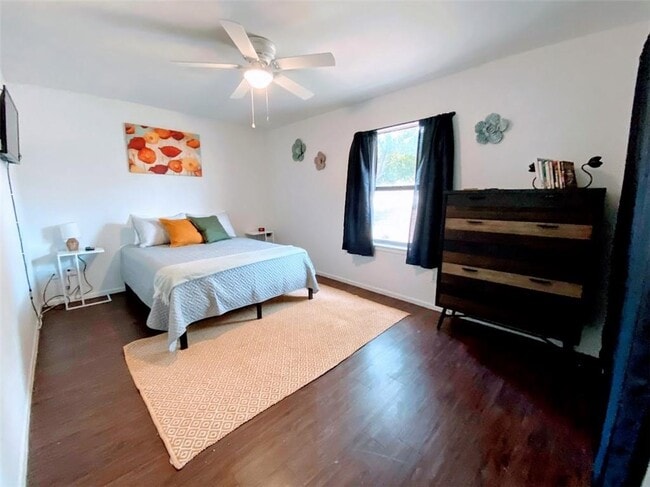 Building Photo - 21822 Tallahassee Ave