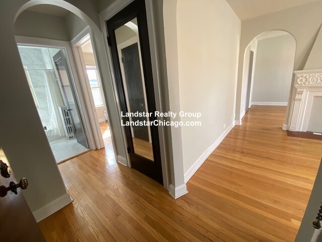 Building Photo - 5042 N Wolcott Ave