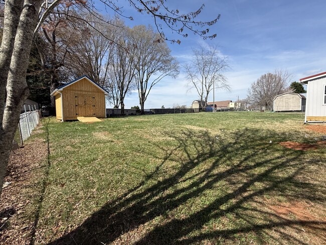 Building Photo - 126 Red Kirby Rd