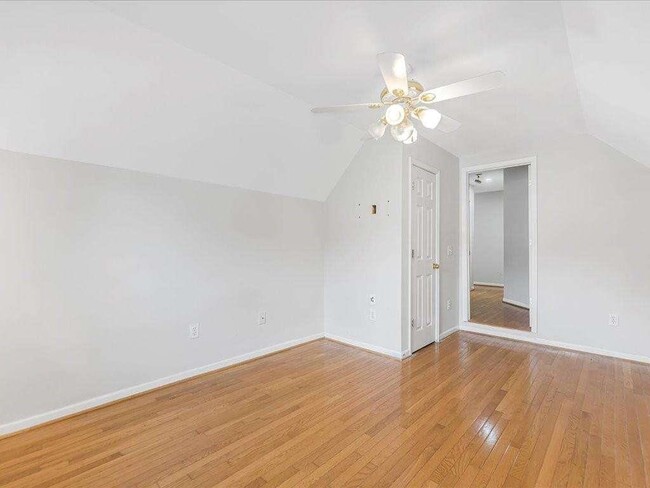 Building Photo - 3042 Oak Vista Way SW