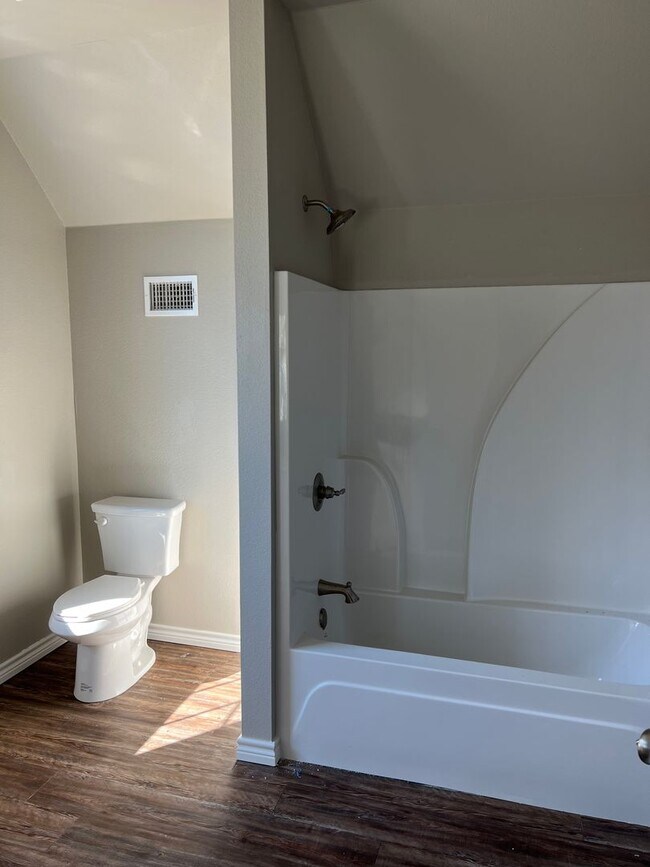 Building Photo - 2553 W Harold St